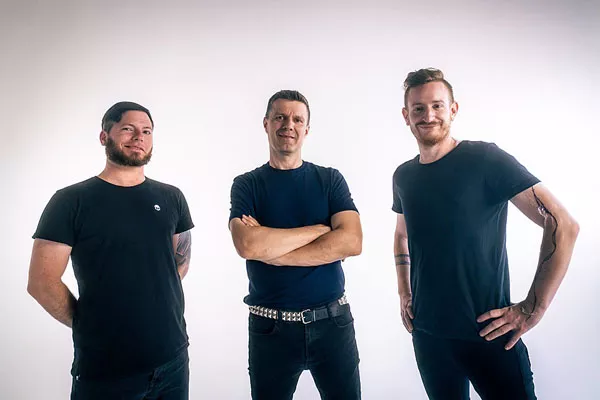 KOHOUT PLAŠÍ SMRT